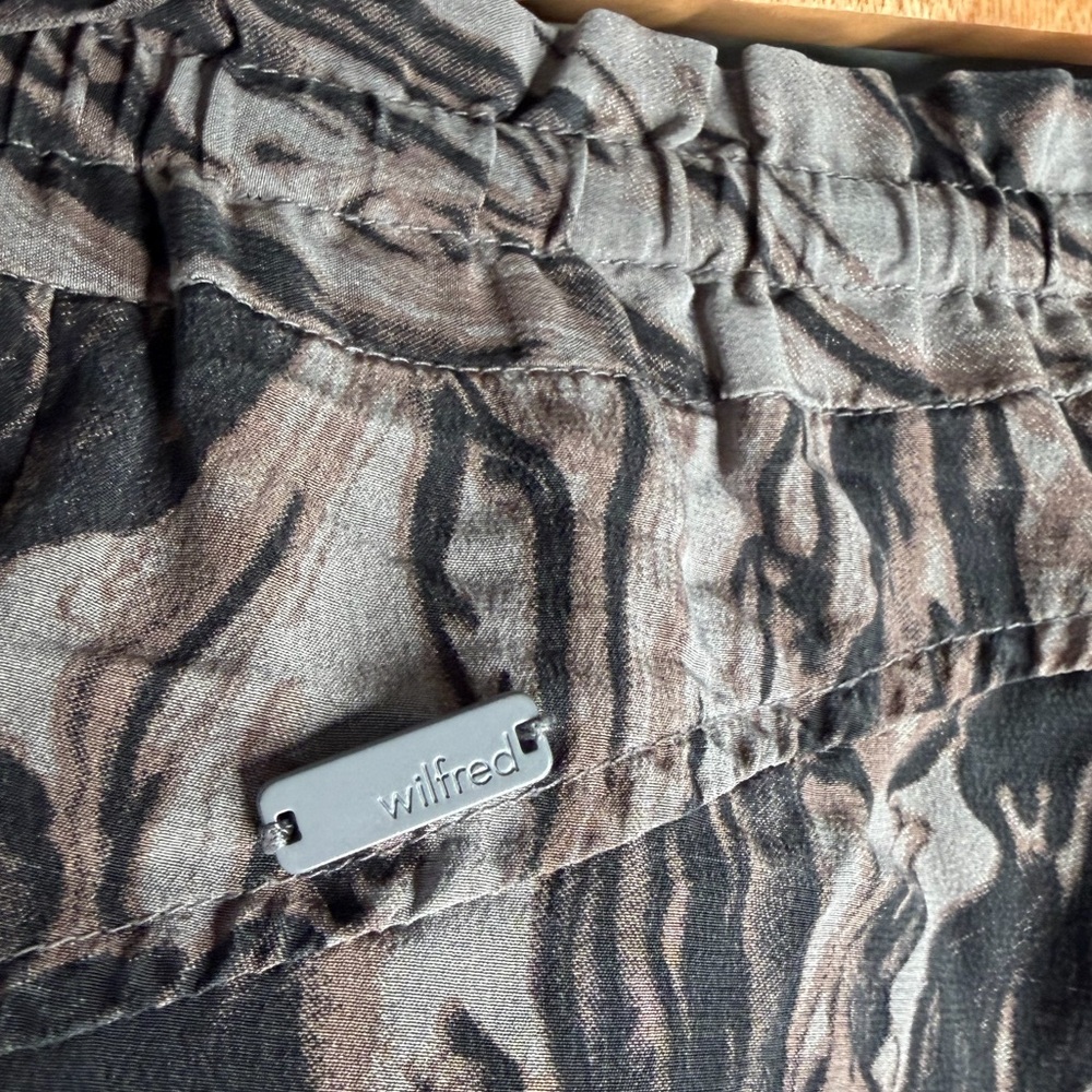 Aritzia Wilfred 100% Silk Marble Printed Jogger Pant - Picture 8 of 10